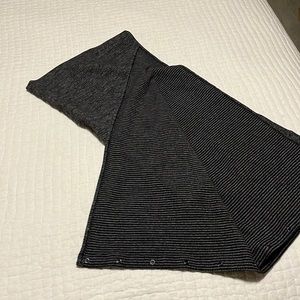 Lululemon reversible scarf